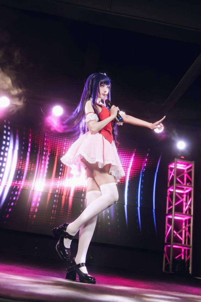 瓜希酱《我推的孩子》星野爱COS写真:星眸妆容与舞台演出服的甜系还原