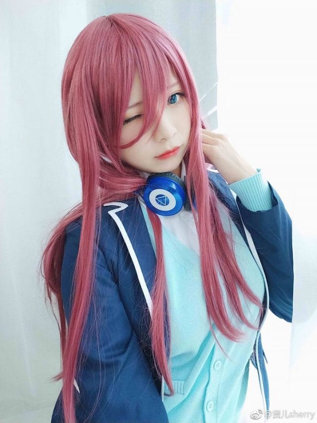 贤儿sherry COS中野三玖 还原五等分的新娘粉发耳机少女造型