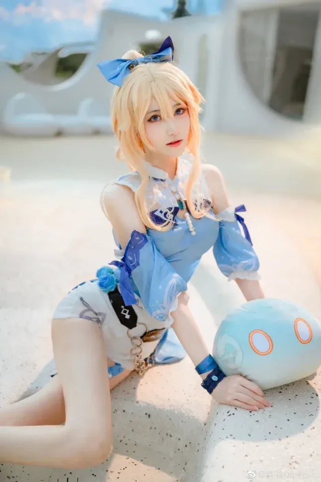 南桃Momoko原神琴COS：骑士制服造型还原与户外图集