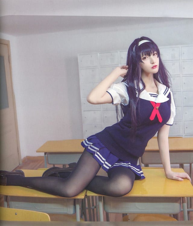 在下萝莉控ii霞之丘诗羽COS写真：学生装与兔女郎双版本反差演绎