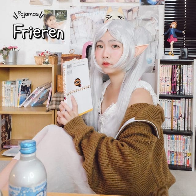Kotoro芙莉莲睡衣居家COS写真,复古客厅里的慵懒千年少女