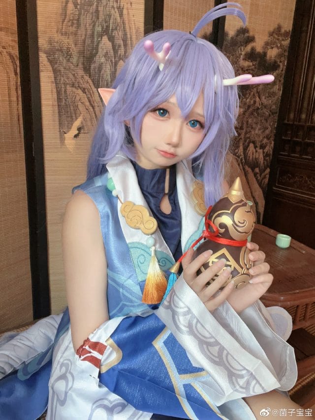 菌子宝宝COS星穹铁道白露:龙角紫发药葫芦精准还原,元气动态诠释丹鼎司龙女名医