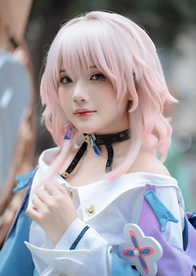 陈秋芳三月七COS写真:粉色短发造型还原《崩坏:星穹铁道》少女气质