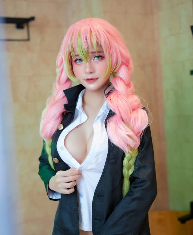 Azami COS甘露寺蜜璃图集：粉发羽织还原恋柱的甜美娇媚