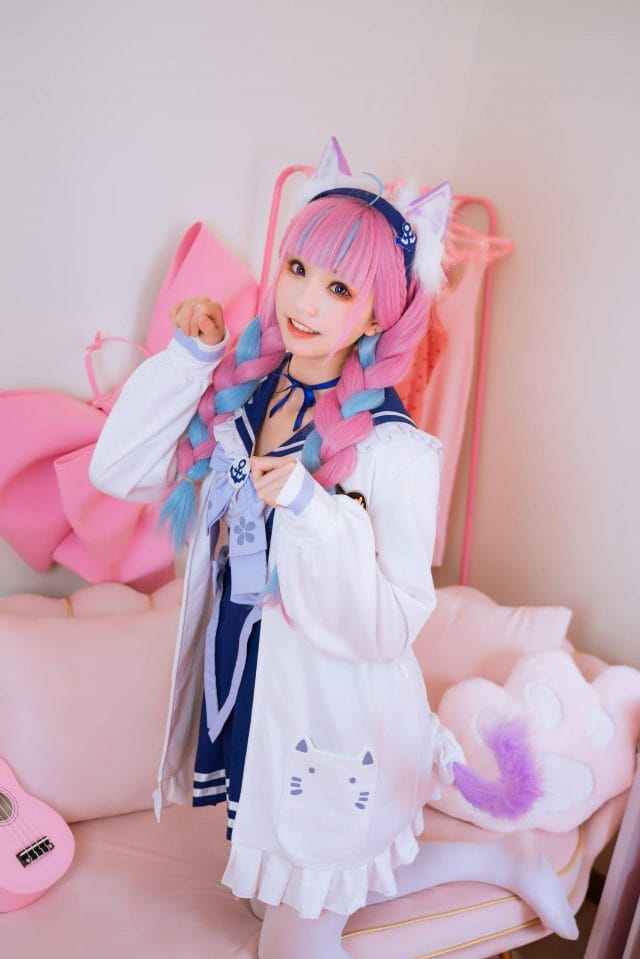 绮太郎_Kitaro凑阿库娅COS写真:粉紫发色搭配全粉房间的甜系偶像日常