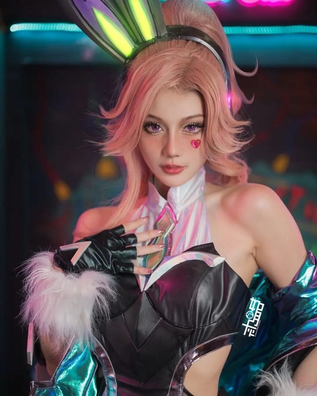 如月灰cos《英雄联盟》厄运小姐图集，兔指挥官皮肤改良版造型