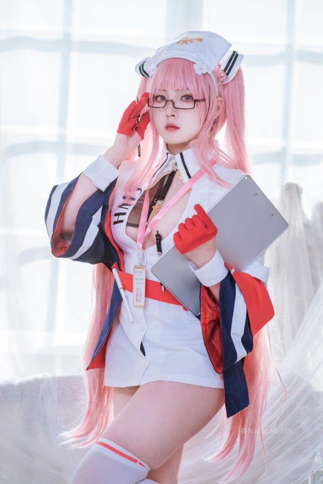 Natsuko夏夏子COS作品合集：碧蓝航线大凤护士与暗色系吉他妹妹的双面演绎