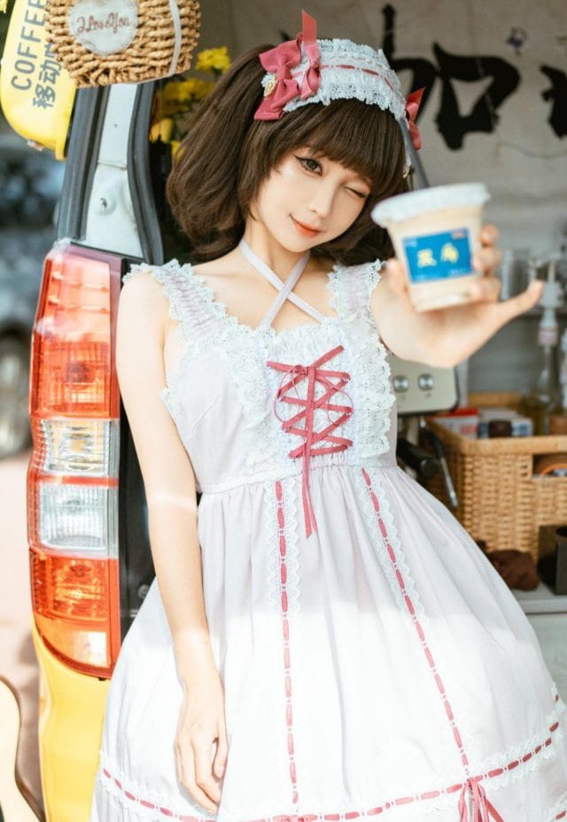 蠢沫沫夏日写真:从清晨到夜晚的街拍日常与自然光生活记录