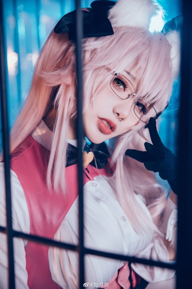 如月灰COS光之高扬斯卡娅：兔女郎风穿搭尽显FGO角色妩媚气质