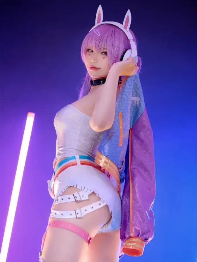 ZinieQ演绎守望先锋EDM版D.Va,粉紫长发配兔耳耳机造型抢眼
