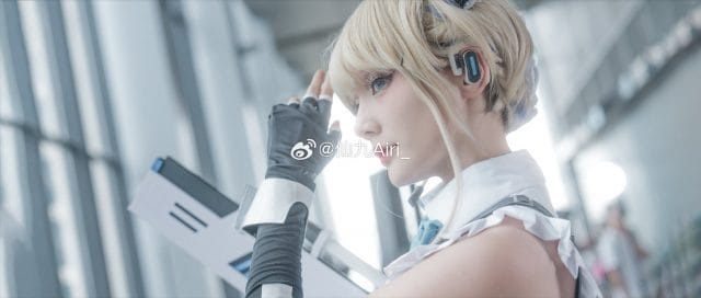 仙九Airi的COS:漫展还原《蔚蓝档案》飞鸟马时,特工女仆持枪冷艳登场