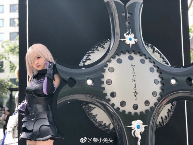 荣小兔头cos命运冠位指定玛修 紫发盾娘战甲造型室内场景拍摄