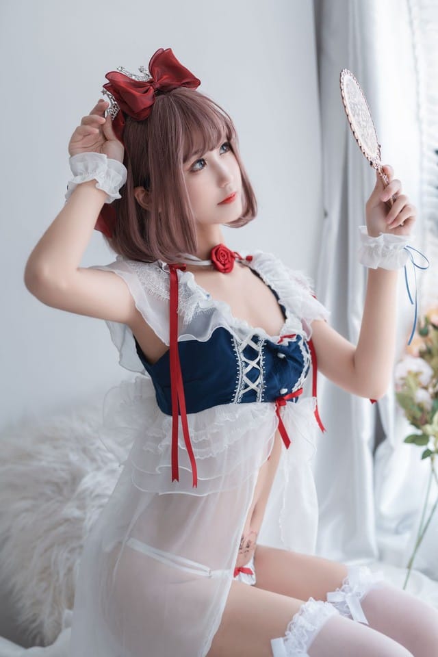 三度_69 COS白雪公主:甜美与大胆并存的现代风格改编图集