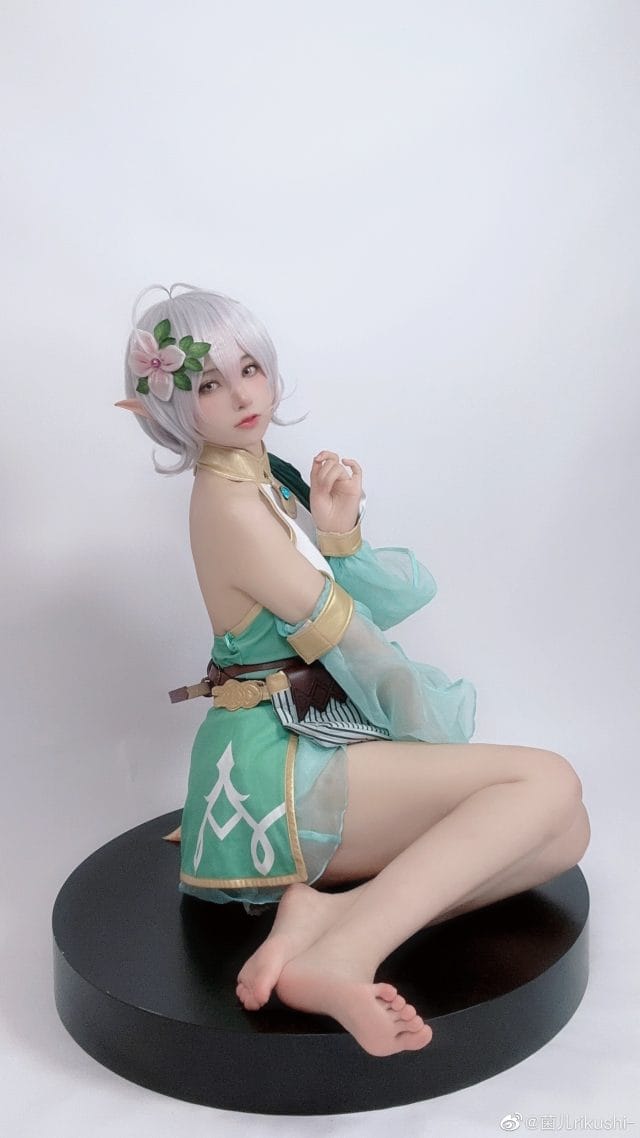 菌儿rikushi- cos可可萝：美食殿堂小小引导者神态捕捉，像活过来的手办