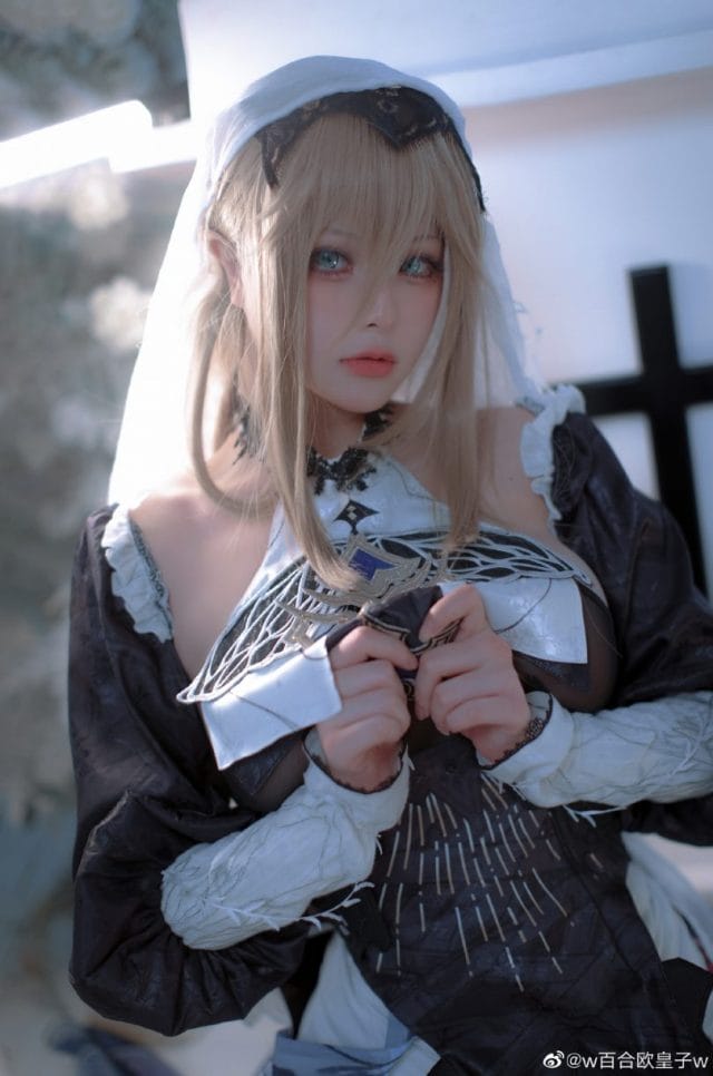 w百合欧皇子wCosplay崩坏3阿波尼亚，微光暗调还原修女典雅气质