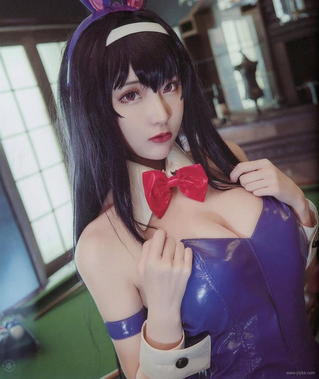 在下萝莉控ii霞之丘诗羽COS写真：学生装与兔女郎双版本反差演绎