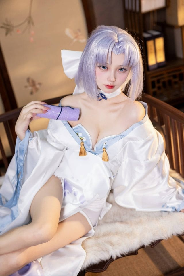 花铃COS《闪乱神乐》雪泉,白色和服冰系造型还原度拉满