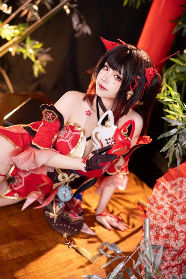 雪晴astra cosplay星穹铁道花火：红衣和风造型还原假面愚者神韵