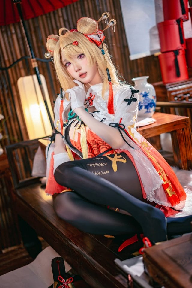 阿包也是兔娘《交错战线》咎瓦尤斯COS:战装还原度高,英气反差感明显