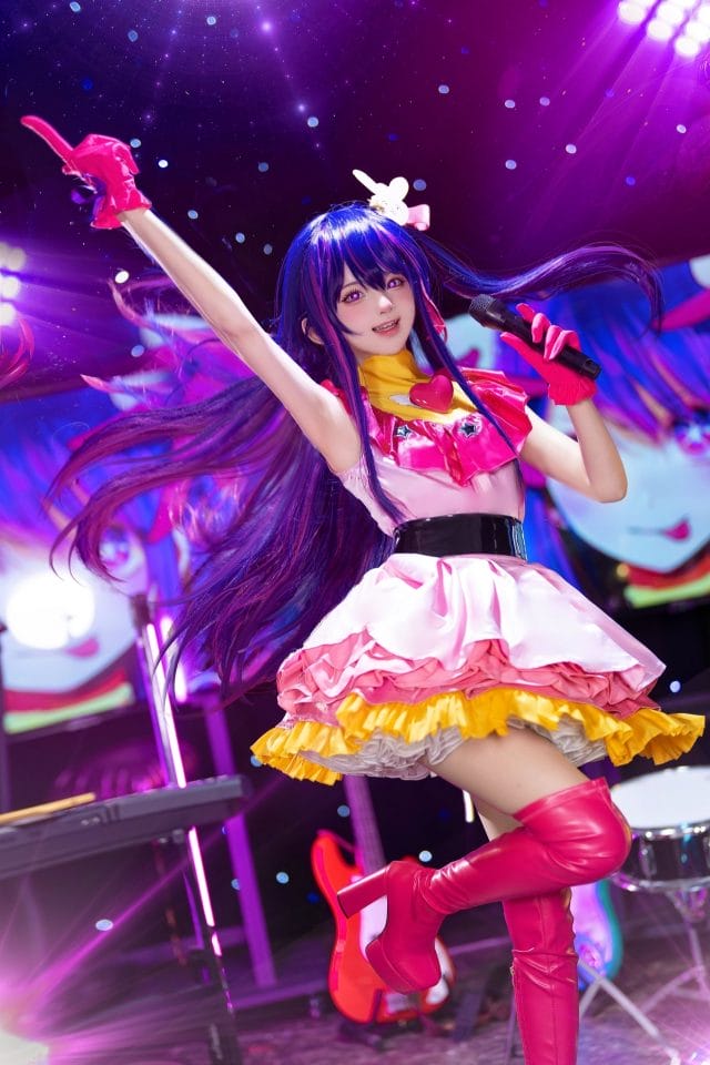 小柔SeeU COS《我推的孩子》星野爱：粉色偶像服配星之瞳，舞台聚光下还原B小町中心