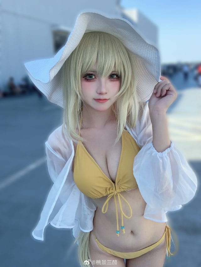 桃景三酪COS《蔚蓝档案》野乃美，黄色比基尼度假造型亮相C102