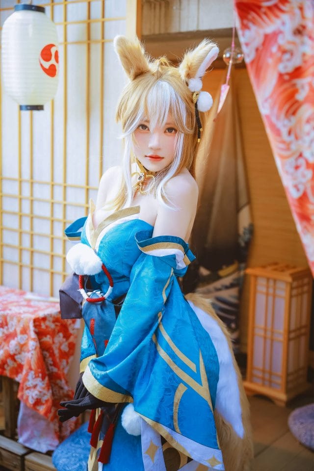桜桃喵COS原神希娜小姐:棕色猫耳长发造型,书房与下午茶场景写真