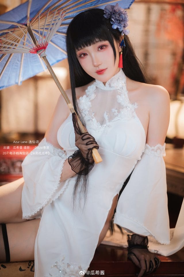 瓜希酱碧蓝航线逸仙COS写真:白旗袍古典书房还原东煌舰娘的清冷韵味