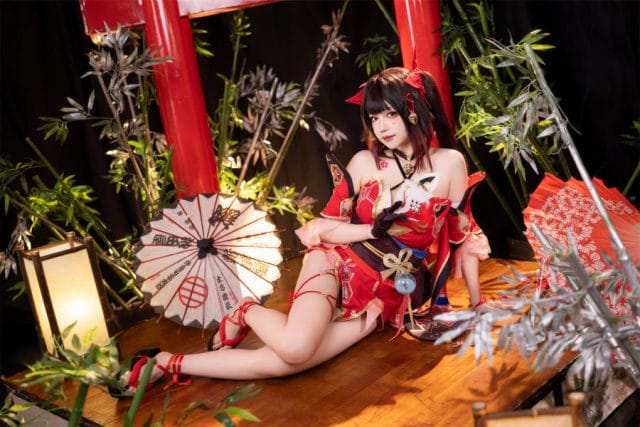 雪晴astra cosplay星穹铁道花火：红衣和风造型还原假面愚者神韵