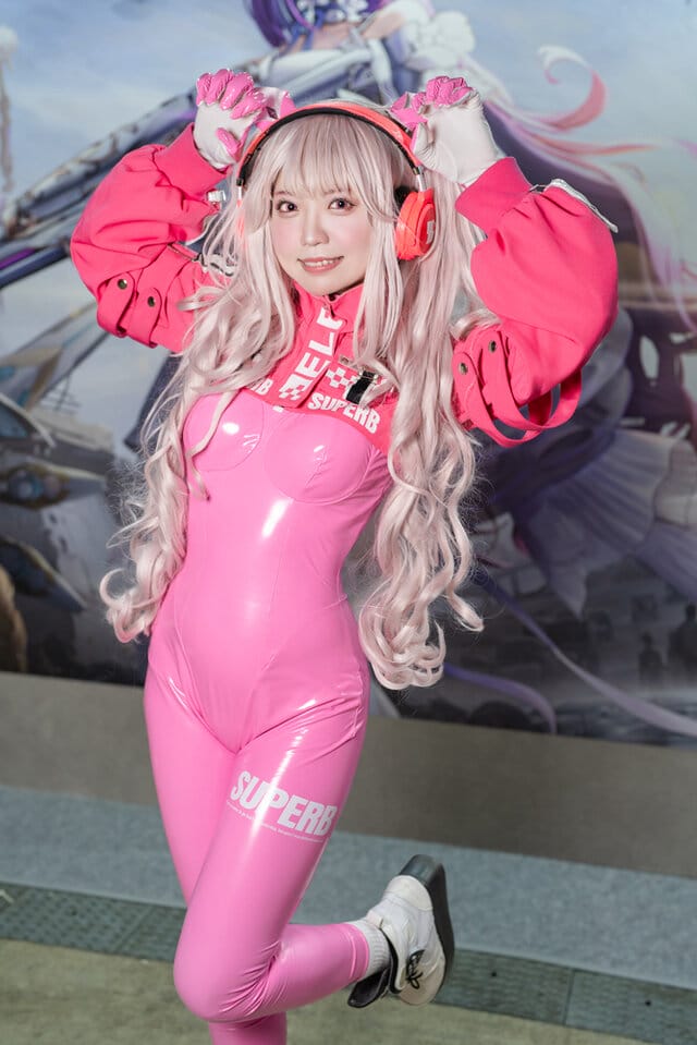 千夢-chimu COS《胜利女神：妮姬》爱丽丝，粉色造型甜美还原
