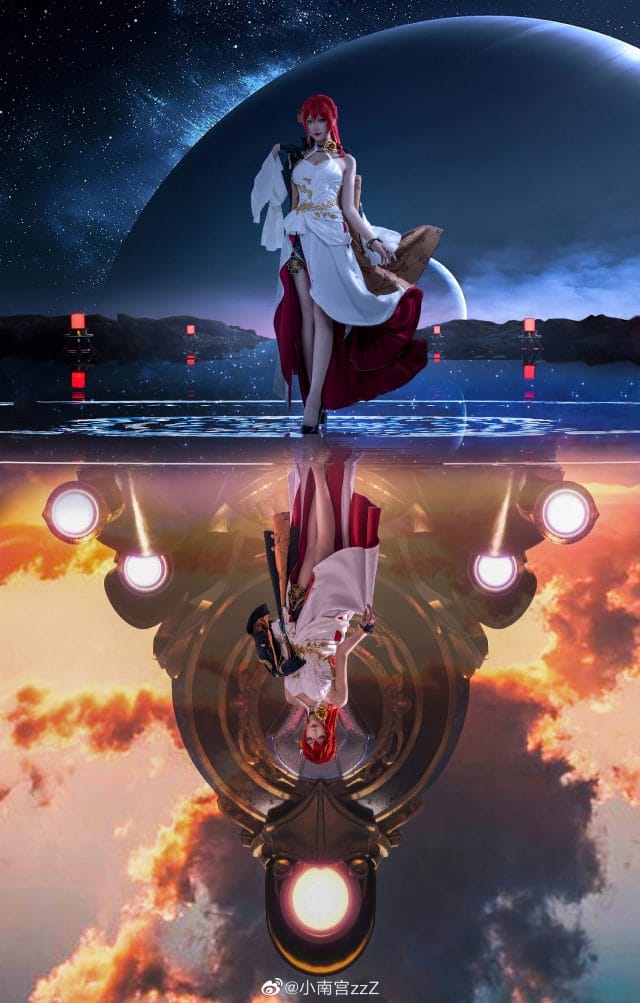 小南宫zzZ COS星穹铁道姬子:红发礼服搭配星空外景,知性科学家的从容气场还原