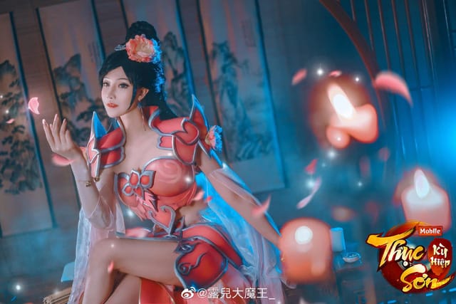 露兒大魔王《蜀山奇侠》唐门COS，性感造型还原游戏大师姐