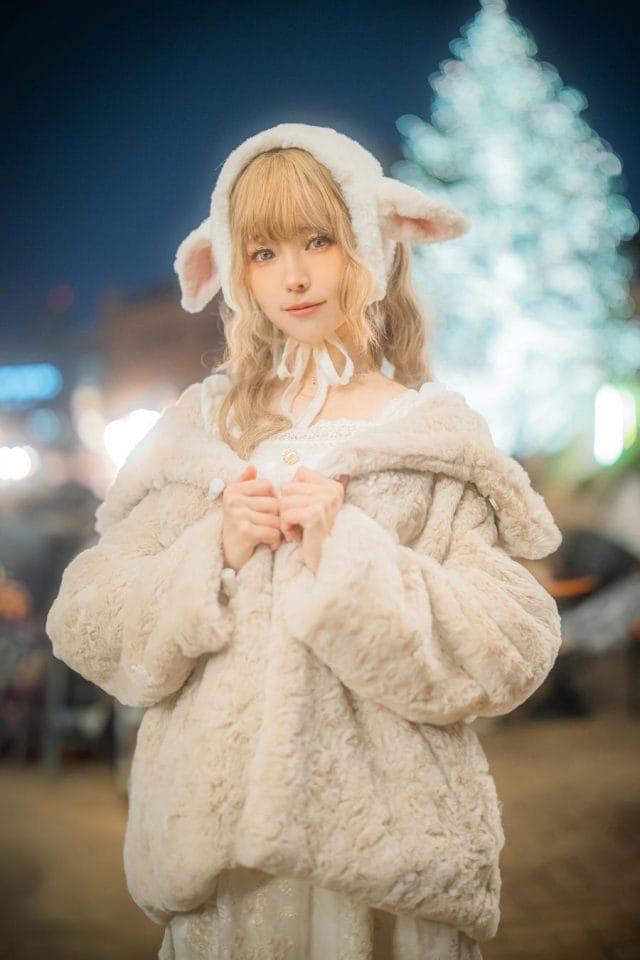 ElyEE子哈尔滨冬季乐园旅拍图集：雪夜灯光下的冬日氛围写真