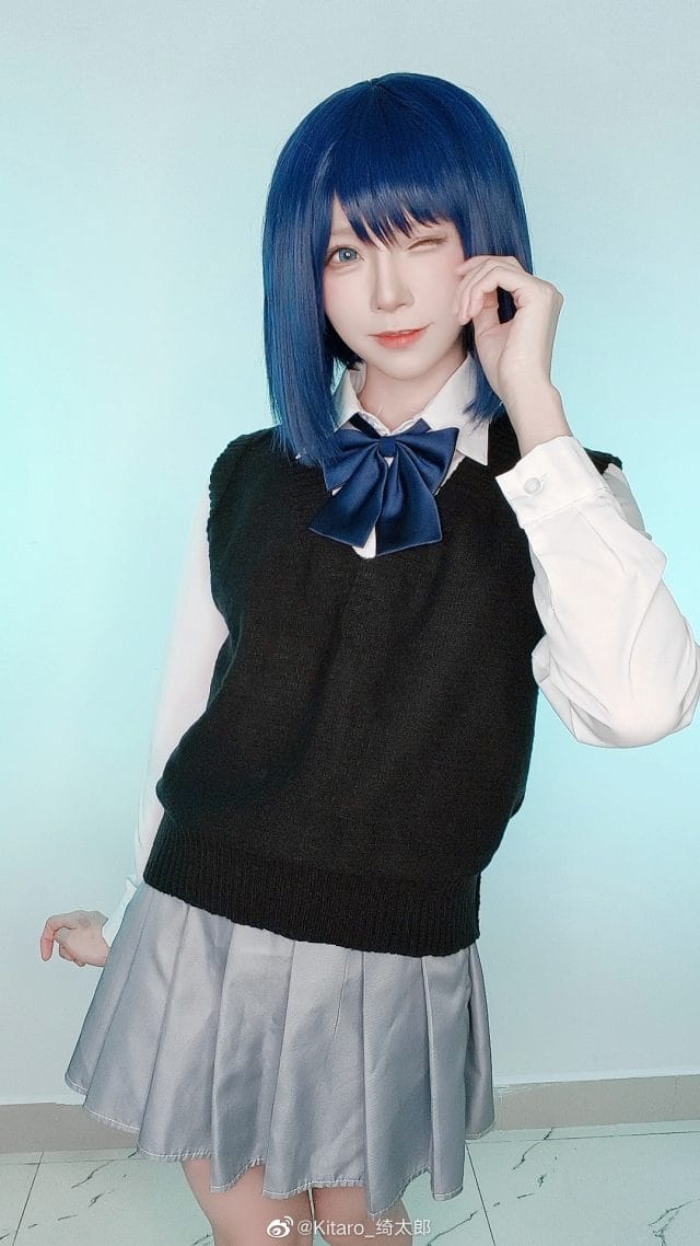 Kitaro_绮太郎cos《我推的孩子》黑川茜:紫发校园装还原LALALAI之星,笑容与侧颜双重气质