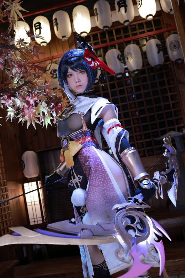 水淼aqua《原神》九条裟罗COS:靛蓝战装冷峻气场融入写真风格