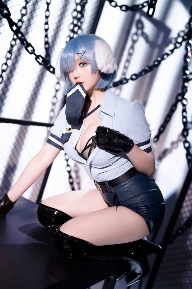 星之迟迟蕾姆狗耳警官COS 蓝白制服下的俏皮反差感