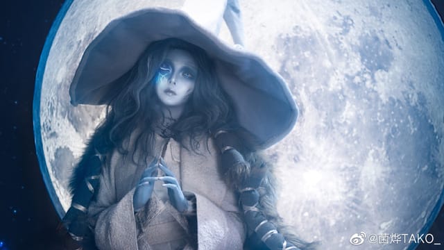 菌烨TAKO《Elden Ring》月亮公主Ranni COS，幽蓝妆造妖异又性感