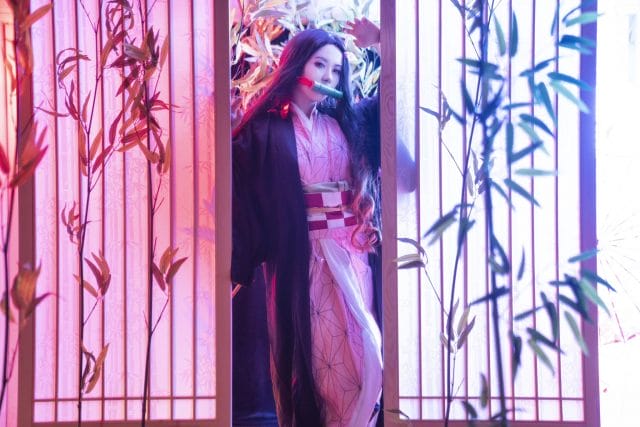 溯兮-sukki COS鬼灭之刃祢豆子，粉色和服配竹筒还原鬼之少女