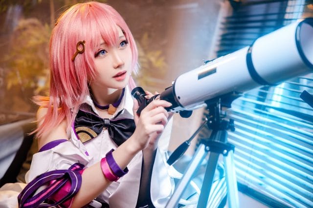 焖焖碳COS艾丝妲:星穹铁道天文学家的知性气质还原