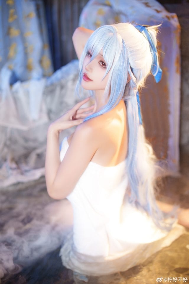 柠好不好镜流温泉浴巾写真，罗浮剑首卸甲后的清冷与柔和