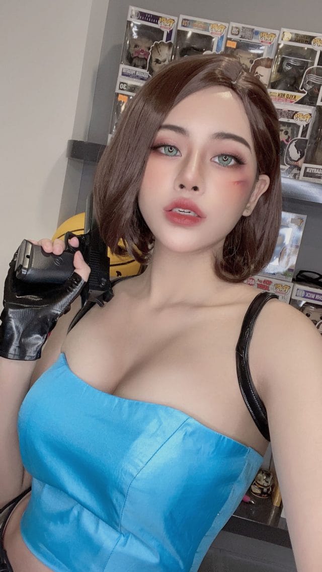 Byoru cos《恶魔战士》莫莉卡写真,蝙蝠翼绿发尽显梦魔魅惑气质