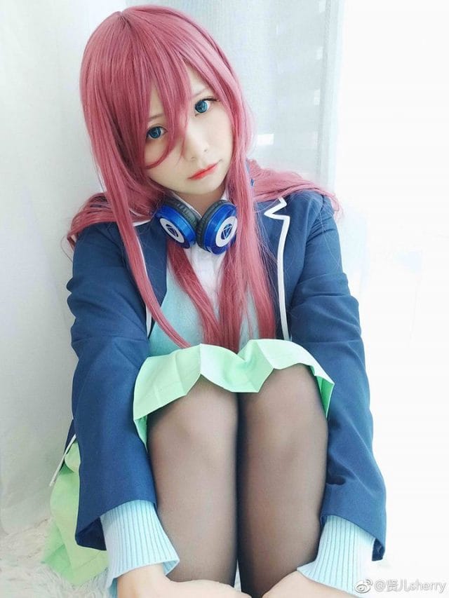 贤儿sherry COS中野三玖 还原五等分的新娘粉发耳机少女造型