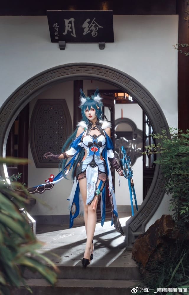 流一_喵喵喵喵喵喵COS崩坏星穹铁道驭空 紫瞳狐耳墨绿长发仿古庭院还原仙舟司舵