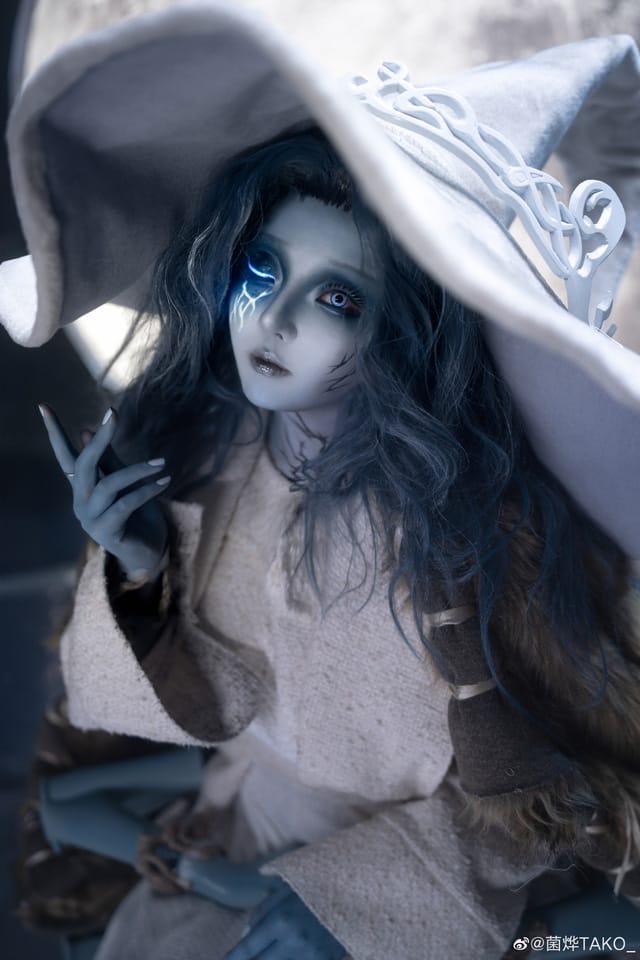 菌烨TAKO《Elden Ring》月亮公主Ranni COS，幽蓝妆造妖异又性感