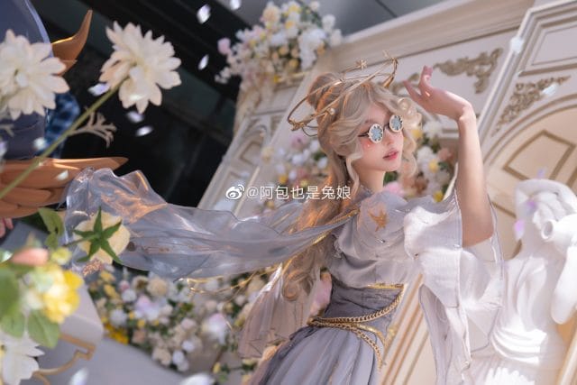 阿包也是兔娘COS第五人格艾玛·伍兹宇宙魔女皮肤,星空礼服还原梦幻园丁