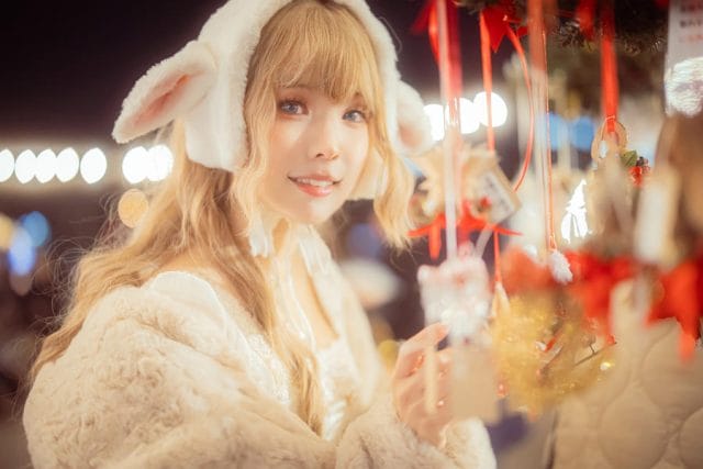 ElyEE子哈尔滨冬季乐园旅拍图集：雪夜灯光下的冬日氛围写真