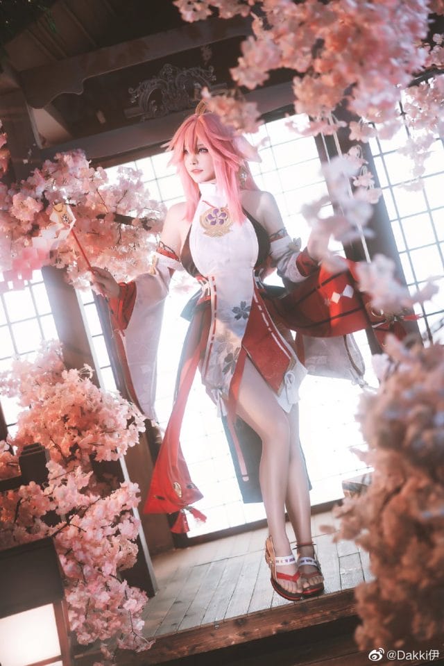 Dakki伊八重神子COS 粉发巫女装还原稻妻神社场景