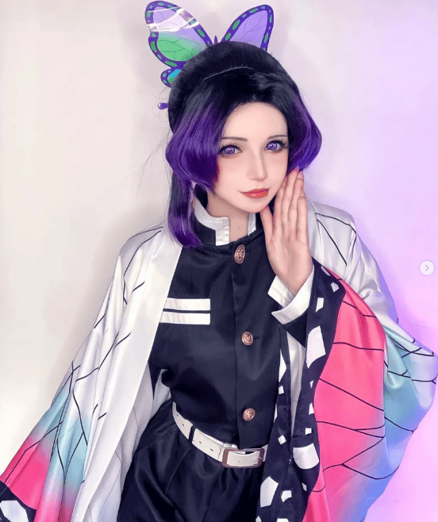 alexy_sky_ 鬼灭之刃蝴蝶忍COS写真:暖光下的甜系虫柱诠释
