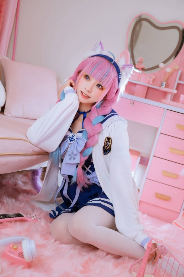 绮太郎_Kitaro凑阿库娅COS写真:粉紫发色搭配全粉房间的甜系偶像日常