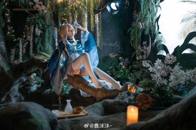蠢沫沫珊瑚宫心海COS写真：冷蓝调室内光影下的海祇巫女还原