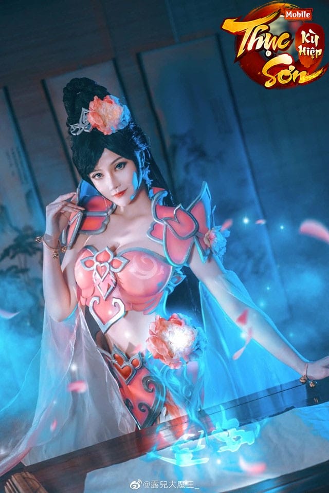 露兒大魔王《蜀山奇侠》唐门COS，性感造型还原游戏大师姐